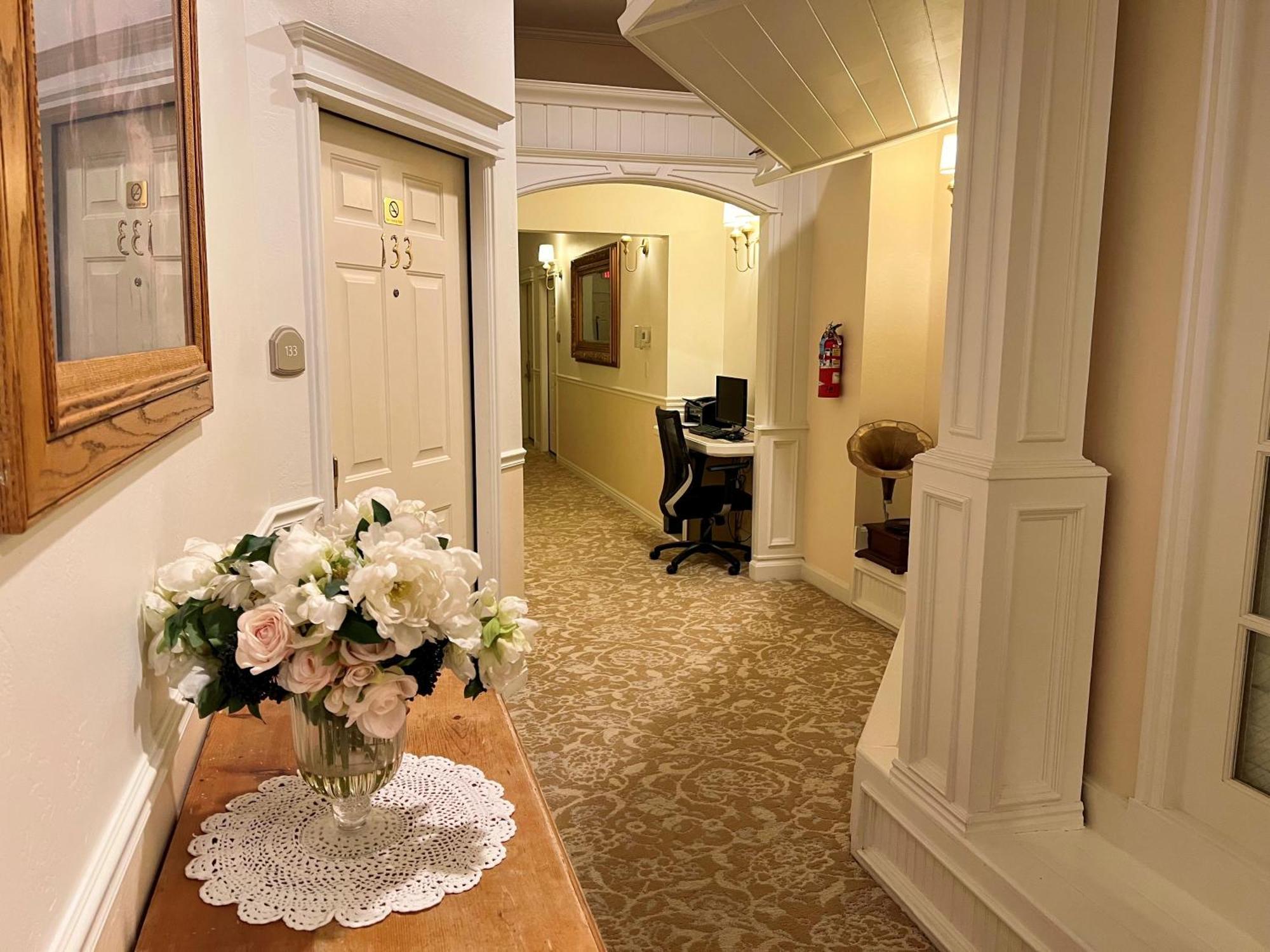 Best Western Grandma'S Feather Bed Mendenhaven Exterior photo