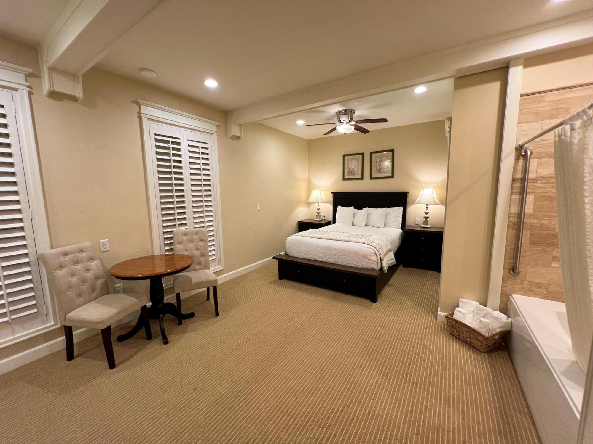 Best Western Grandma'S Feather Bed Mendenhaven Exterior photo