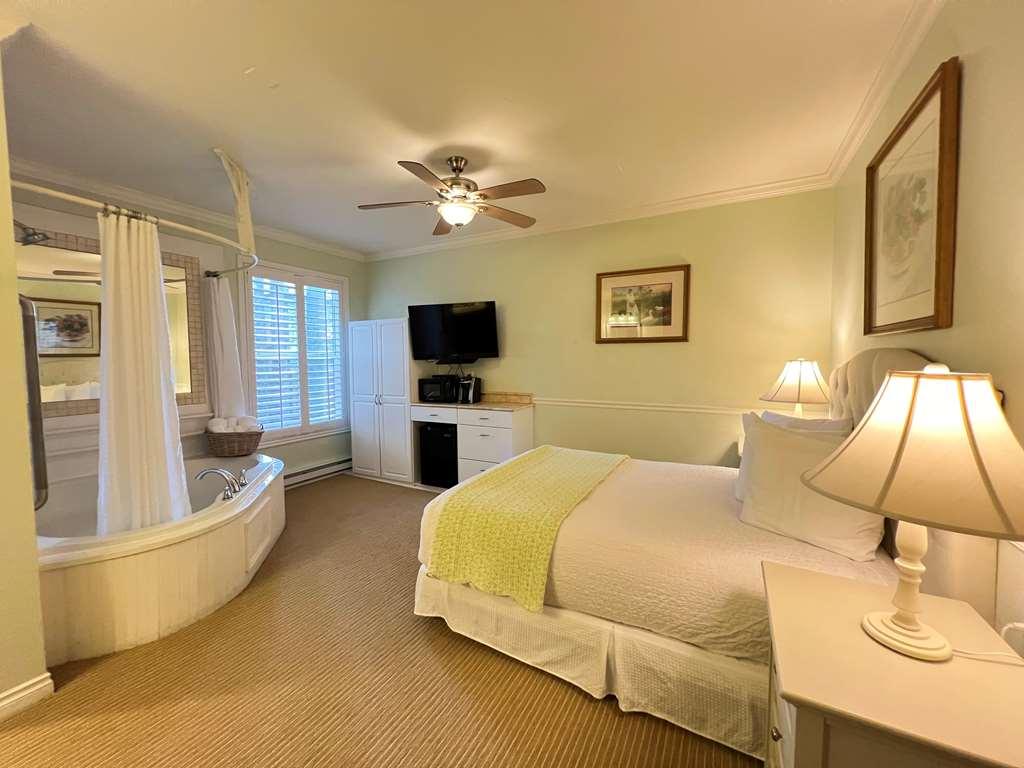 Best Western Grandma'S Feather Bed Mendenhaven Room photo